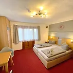 Fliegerhaeusle 24h Self Check In Мини-отель 3*