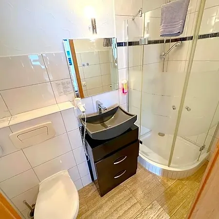 Fliegerhaeusle 24h Self Check In Мини-отель 3*